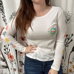 Women’s Honolua Wahine White Long Sleeve Top with Tropical Graphic Print. Size M